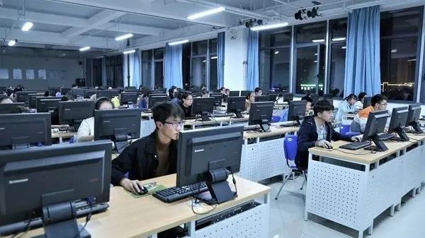 智能信息管理學(xué)院 融合創(chuàng)新，引領(lǐng)數(shù)字化時代餐飲與旅游管理